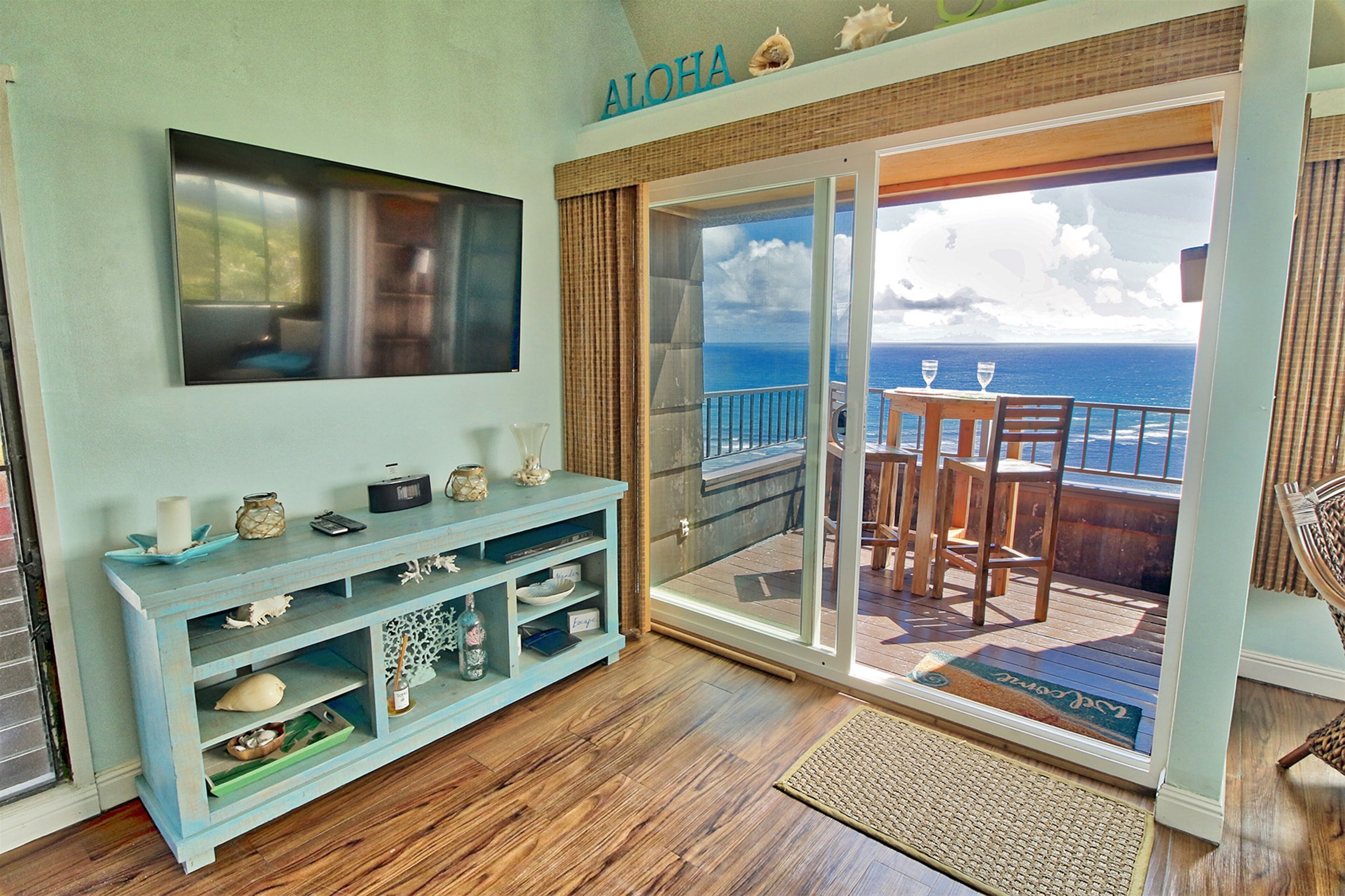 Oceanfront Condo with 180-degree penthouse views