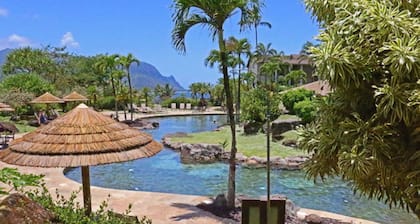 Two-level condo with AC, lanai, 2 pools & 8 tennis courts - walk to beach