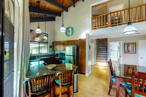 Fridge, microwave, oven, stovetop - Modern upper-floor condo w/central A/C, lanai, W/D, and outdoor pool (Princeville)