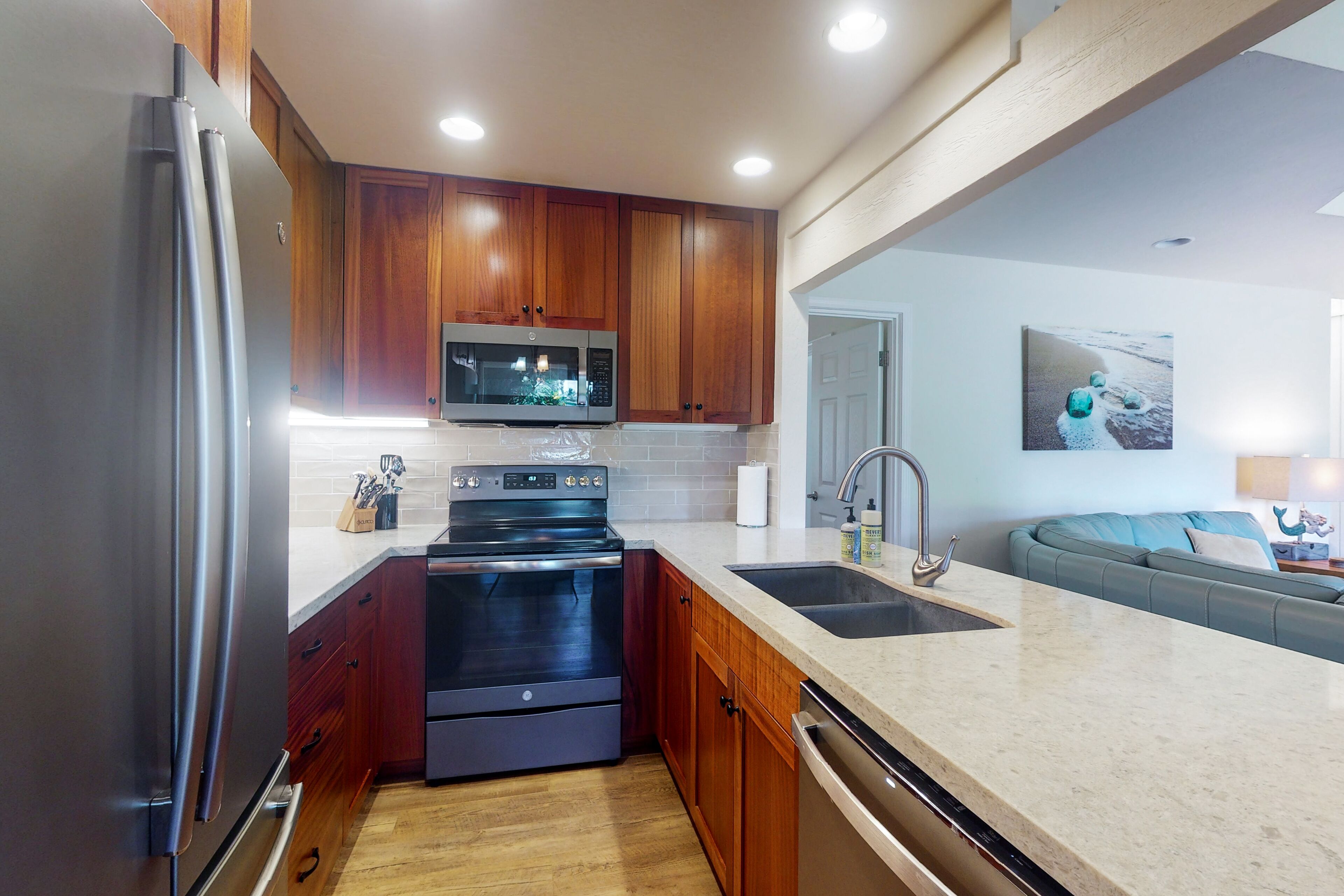 Garden & mountain view condo w/private W/D, outdoor pool, and hot tub