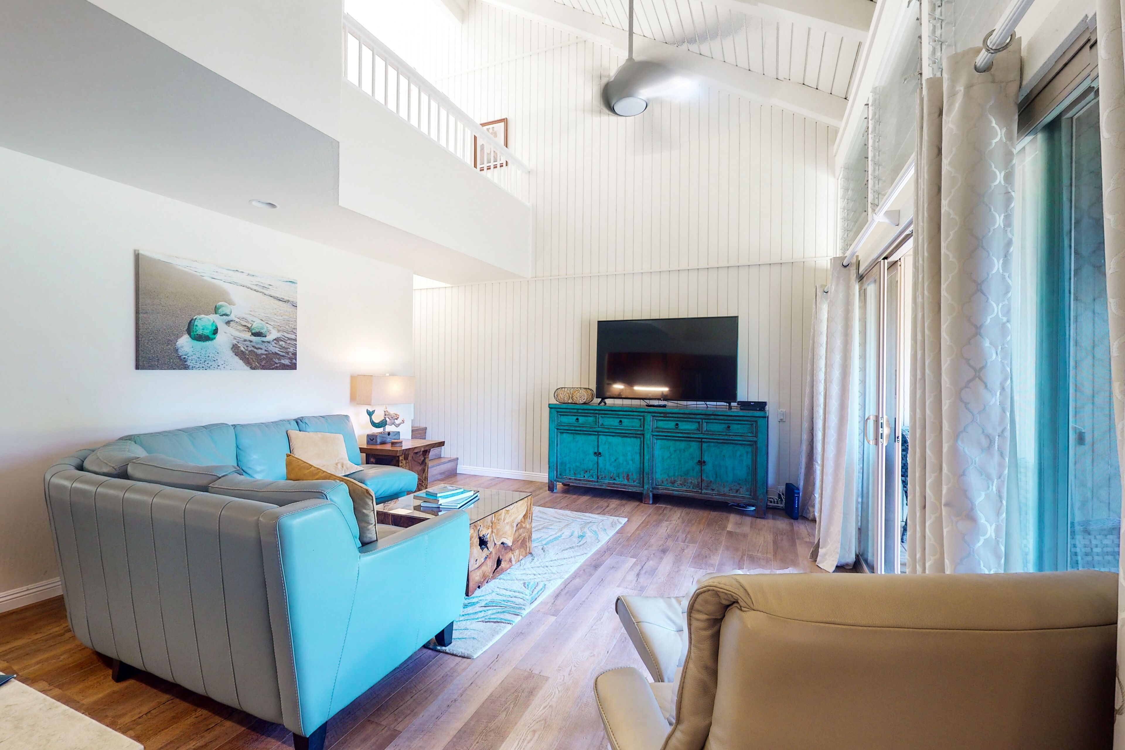 Garden & mountain view condo w/private W/D, outdoor pool, and hot tub