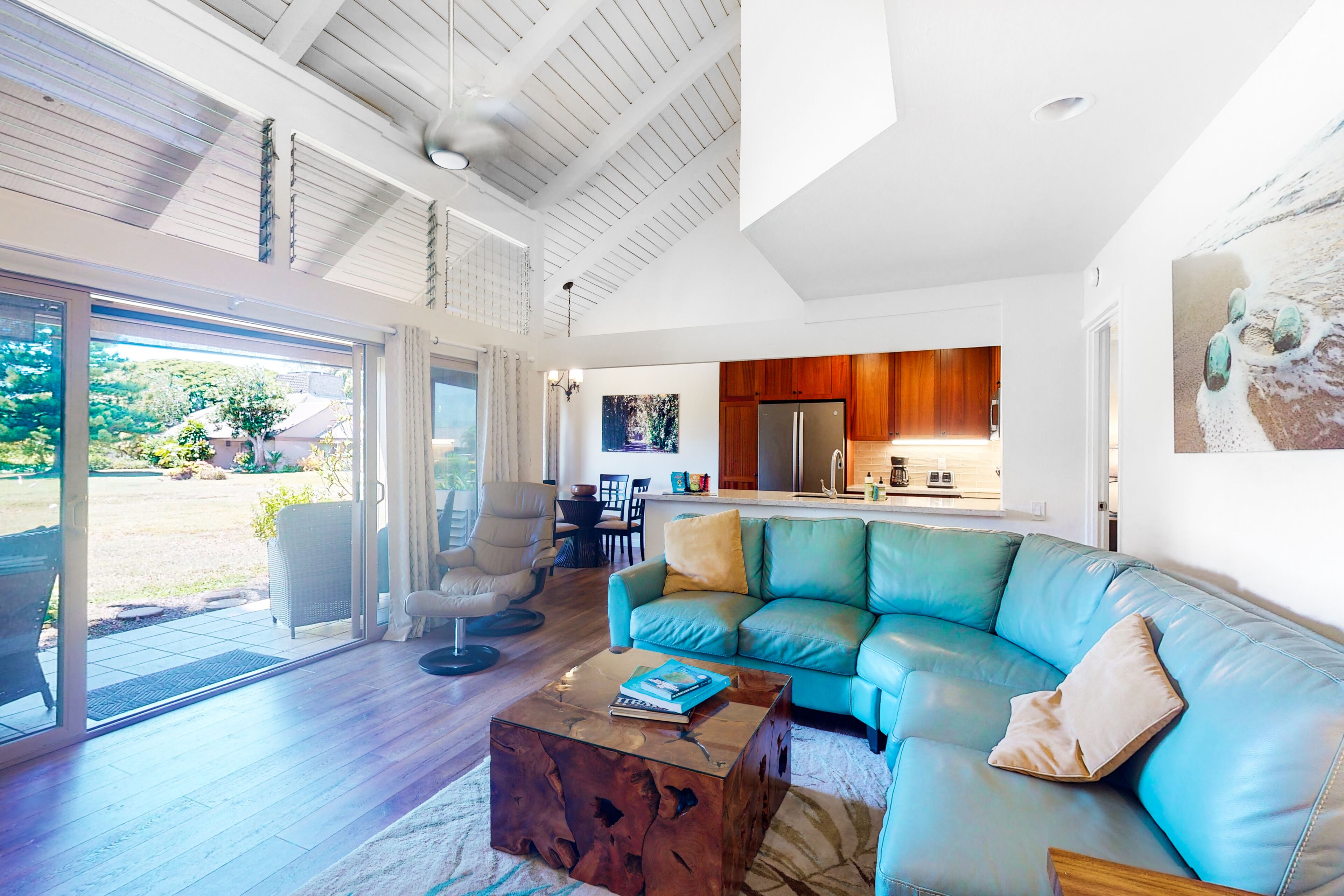 Garden & mountain view condo w/private W/D, outdoor pool, and hot tub