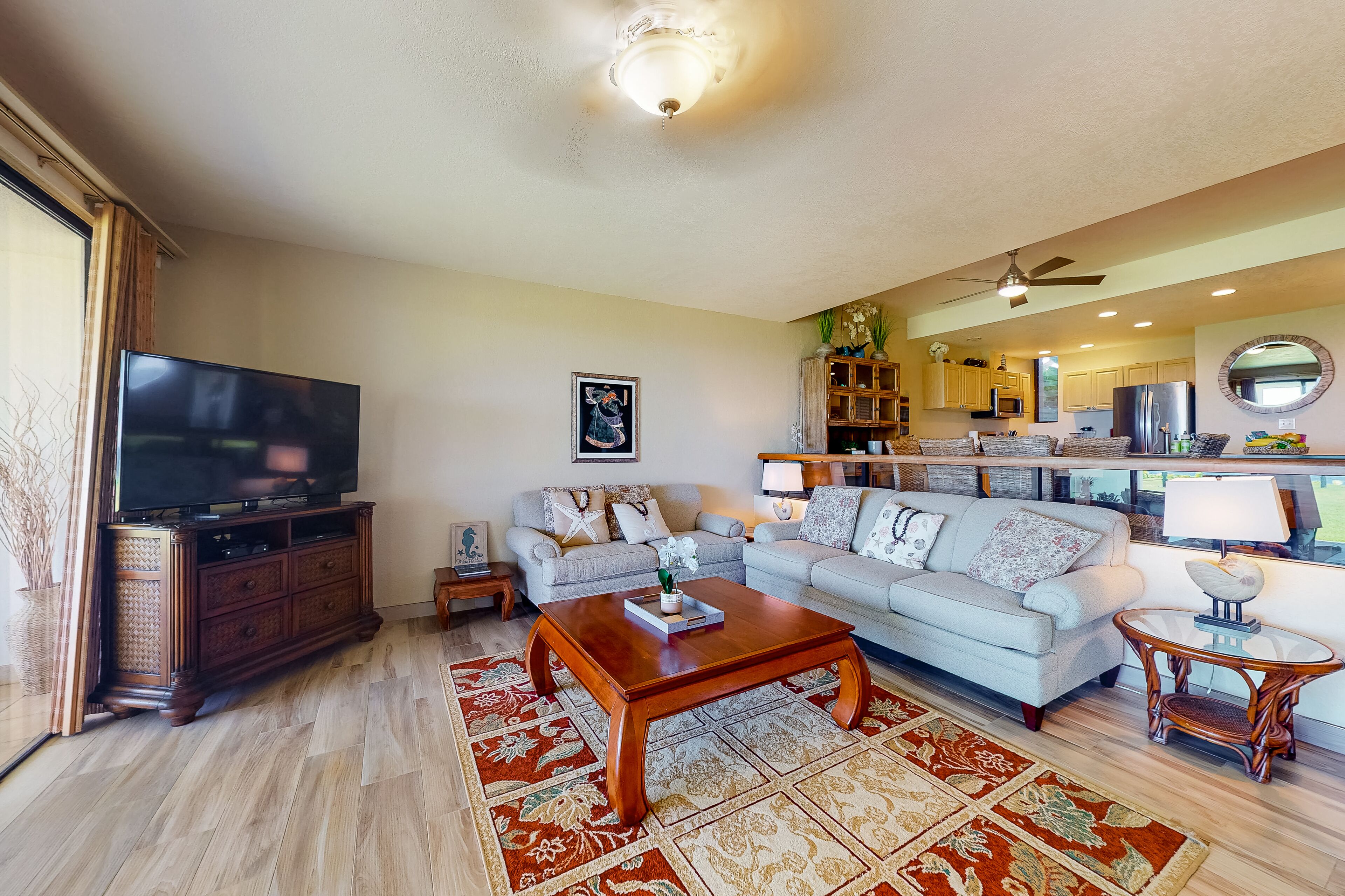 Lovely Pu'u Poa home overlooking the Pacific Ocean w/shared pool, W/D, & lanai