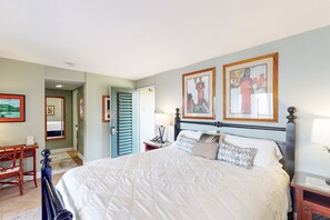 Free internet, bed sheets - Ocean-view condo with lanai, AC, 2 pools & 8 tennis courts - walk to beach (Princeville)