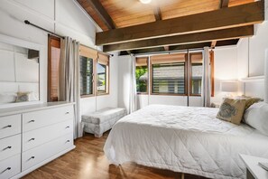 3 slaapkamers, een strijkplank/strijkijzer, internet, beddengoed