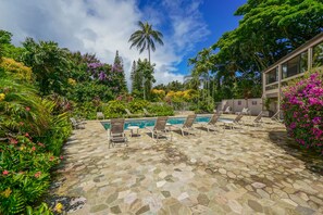 Pool - Oceanfront condo with loft, WiFi, shared pool & hot tub, balcony (Princeville)