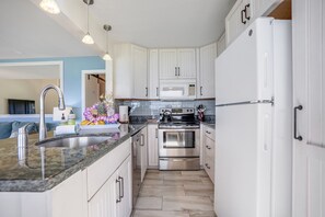 Fridge, microwave, oven, stovetop - Oceanfront condo with loft, WiFi, shared pool & hot tub, balcony (Princeville)