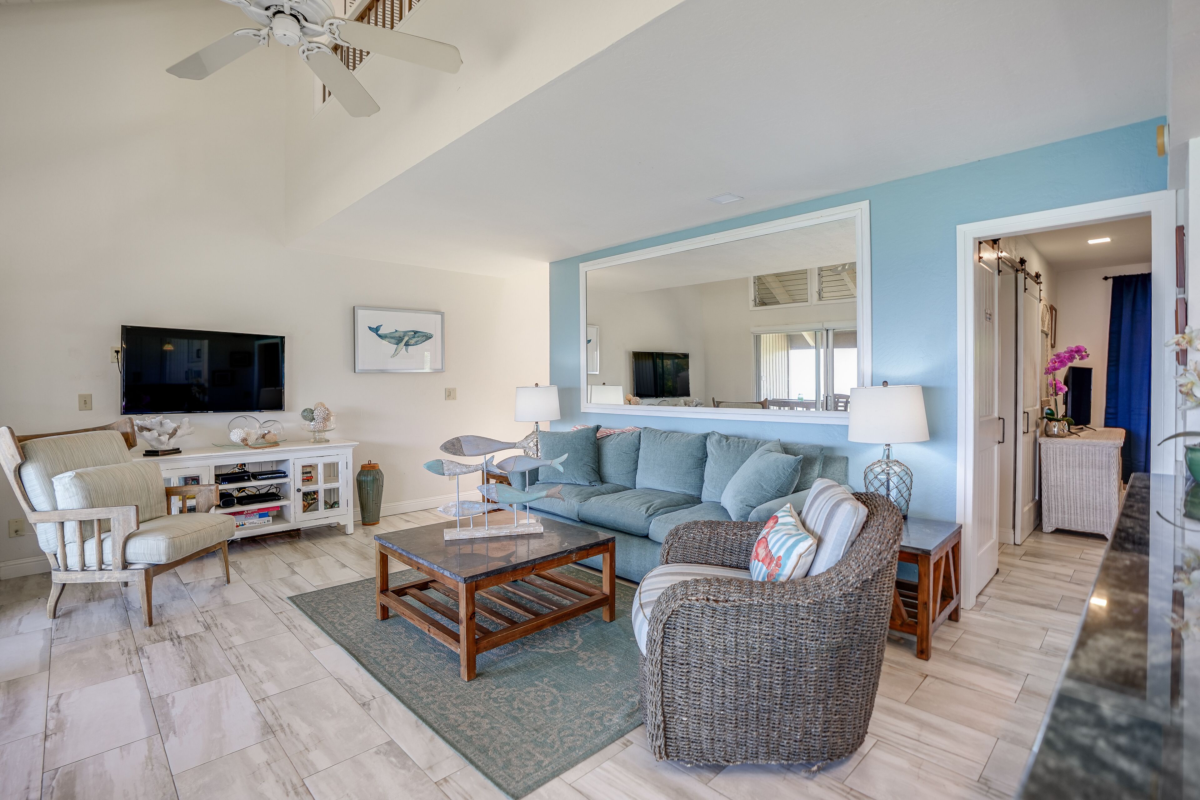 Oceanfront condo with loft, WiFi, shared pool & hot tub, balcony