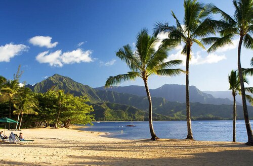 Hotel suite with spectacular mountain/bay view, lanai, 2 pools & 8 tennis courts
