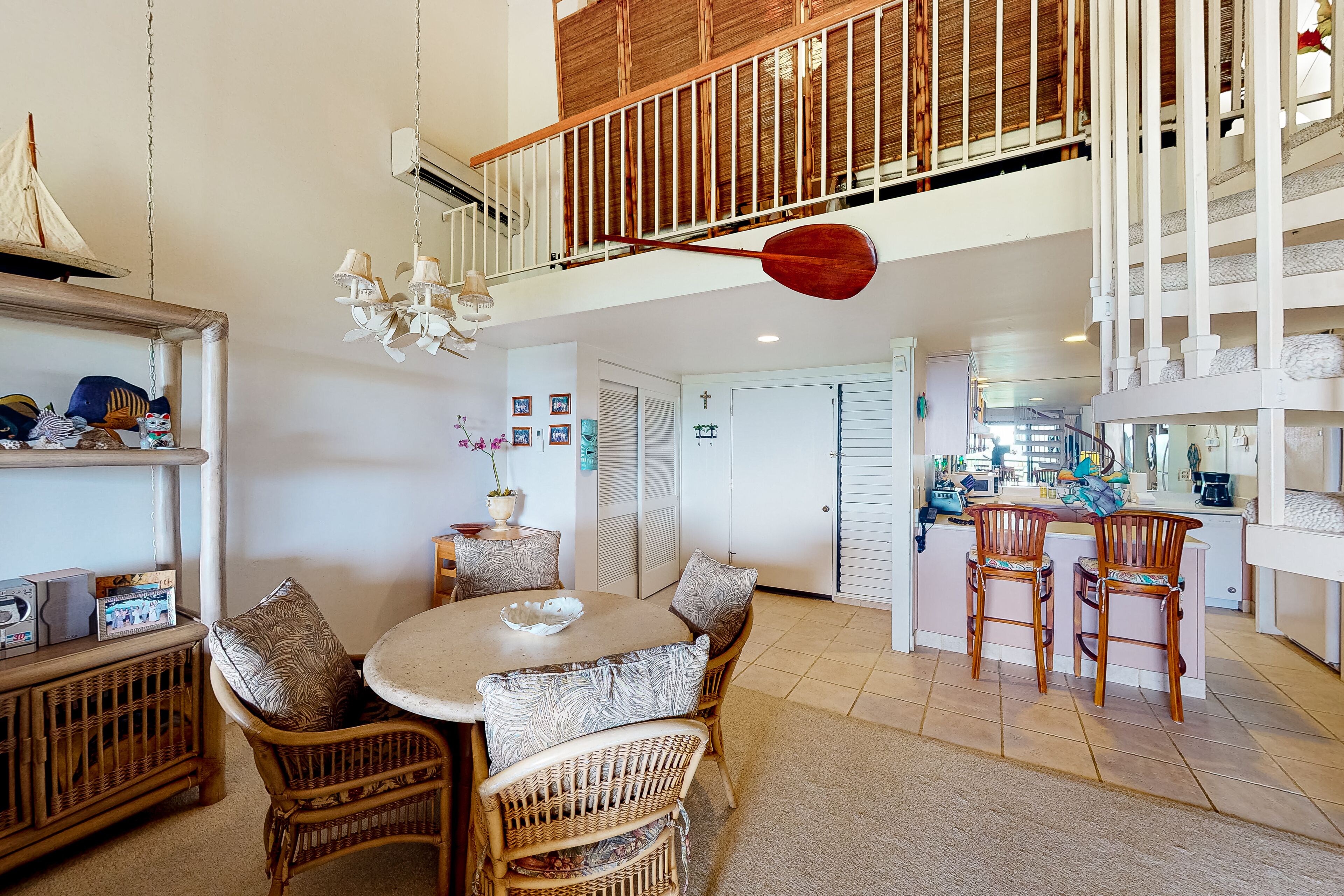 Two-level condo with ocean/Bali Hai views, 2 lanais, AC, pools & tennis courts