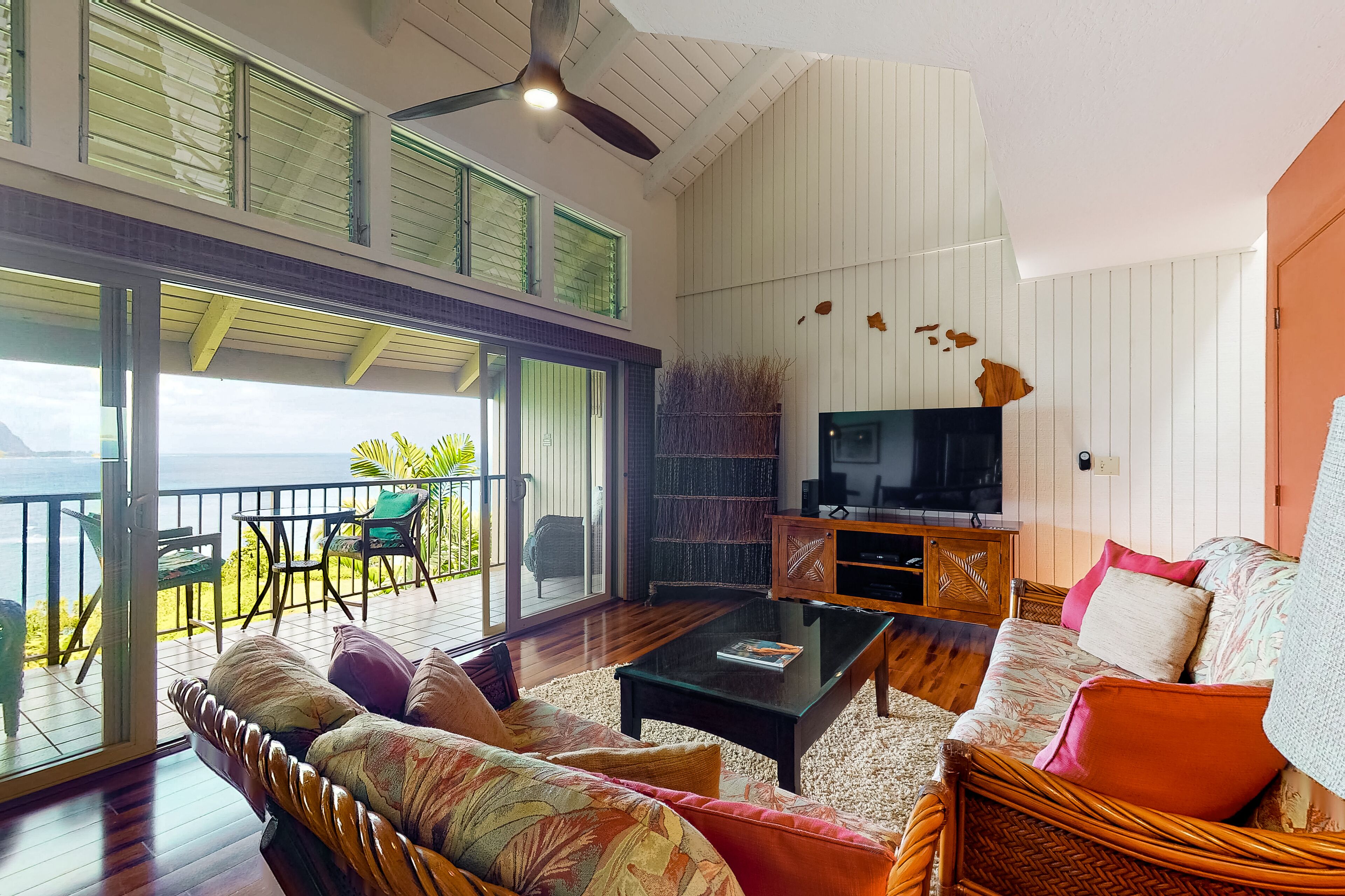 Idyllic, oceanfront, Pali Ke Kua home w/ocean views, WiFi, shared hot tub/pool