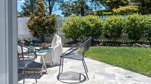 Terrace/patio - Swell Jervis Bay -350m walk to the pristine sands of Collingwood Beach (Vincentia)