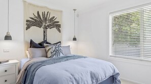 3 bedrooms, free WiFi - Swell Jervis Bay -350m walk to the pristine sands of Collingwood Beach (Vincentia)