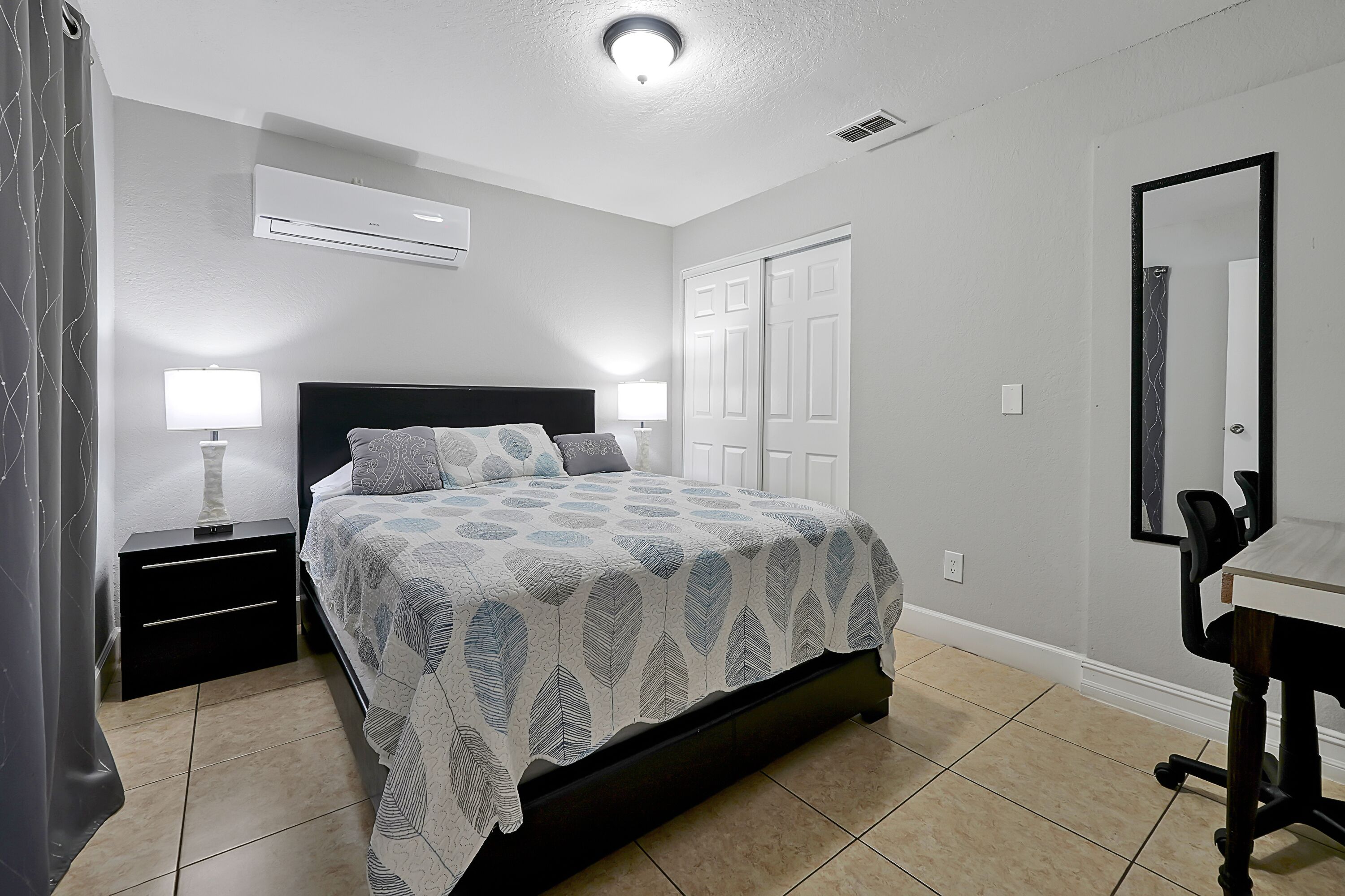 1 slaapkamer, een bureau, een strijkplank/strijkijzer, gratis wifi