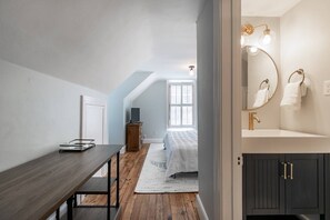 3 habitaciones, escritorio, tabla de planchar con plancha y wifi gratis 