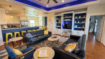 Smart TV, books, stereo