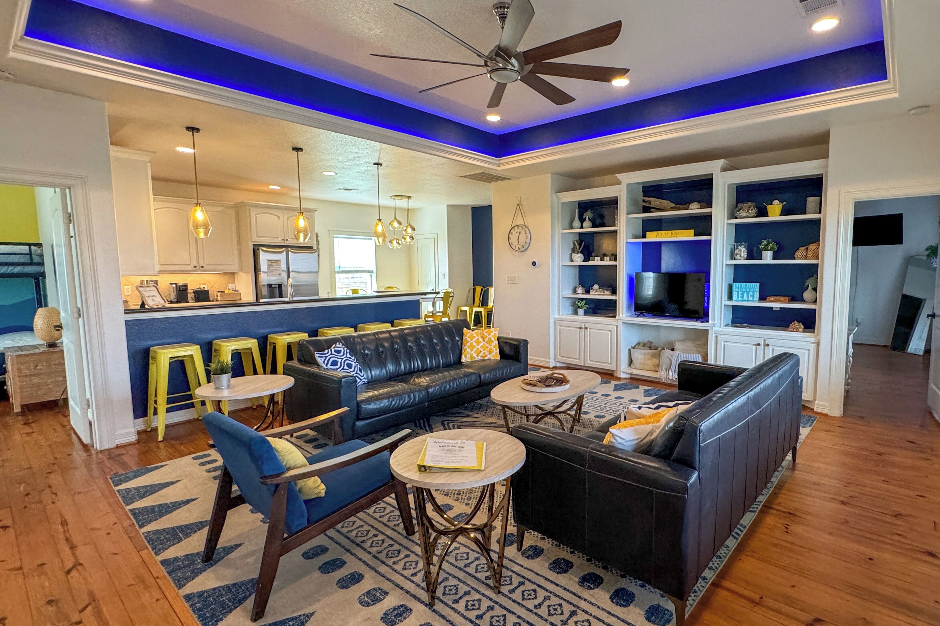 Smart TV, books, stereo