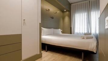 2 chambres, coffres-forts dans les chambres, fer et planche Ă repasser