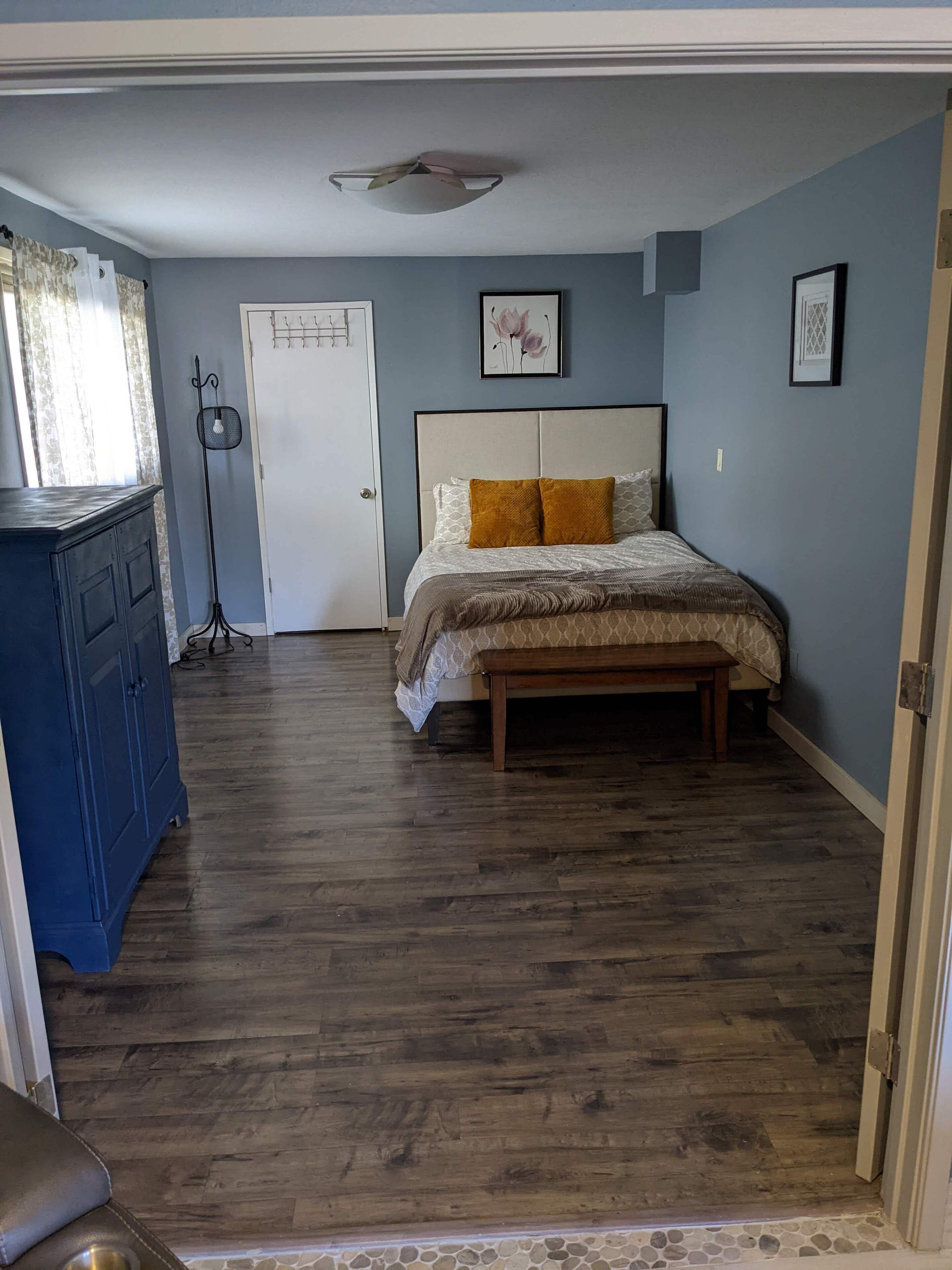 Private 2 Bed Suite w/ Full Kitchen & Hot Tub