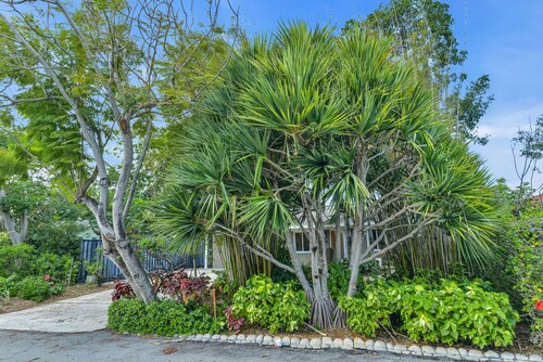 Tropical garden house close to the beach