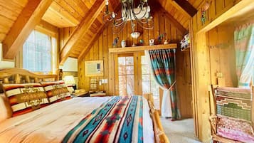 2 bedrooms, desk, travel crib, free WiFi