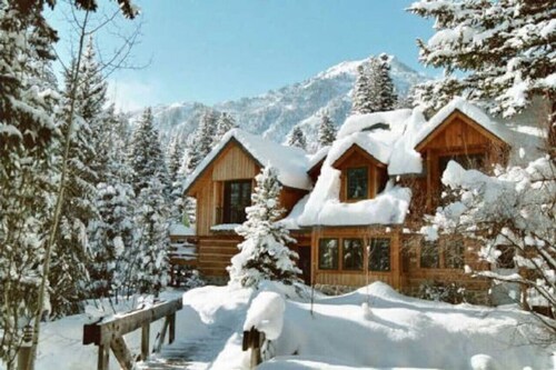 TimpCreek Cottage on the Stream • Sundance, Utah • Walk to ski lift • Hot tub • Grill & picnic table