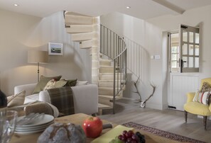 TV, fireplace - Perfect for a romantic getaway, The Hideaway boasts a cosy wood-burning stove (Moreton-in-Marsh)