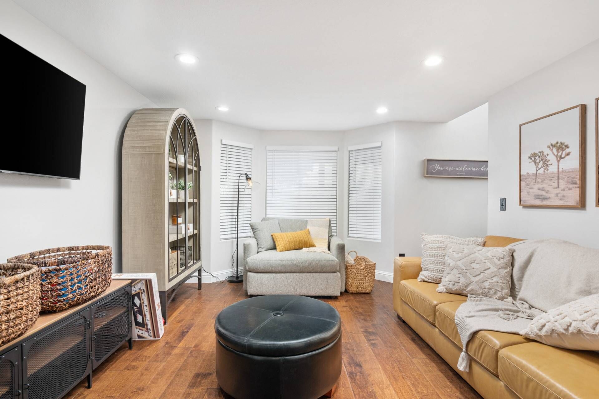 Sensationally Furnished and Updated Home, Pet Friendly, Game Room w/ Ping Pong, Foosball, Darts, Etc