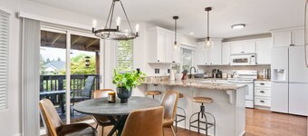 Sensationally Furnished *Hot Tub*, Pet Friendly, Game Room w/ Ping Pong, Foosball, Darts, Etc