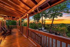 Terrace/patio - *Muses Lodge*$Views|Ellijay|Relax|Fire Pit|Hot Tub (Ellijay)