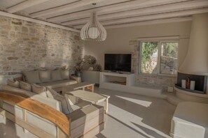 TV, fireplace, DVD player, stereo