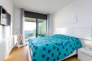 2 bedrooms, iron/ironing board, WiFi