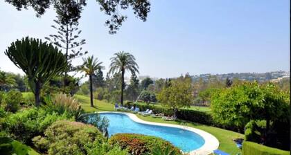 Las Pérgolas, beautiful house with gorgeous views, shared pool and tennis court