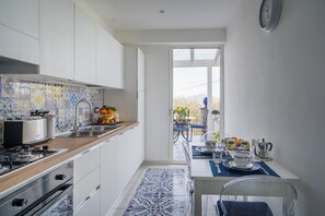 Kühlschrank, Mikrowelle, Ofen, Geschirrspüler