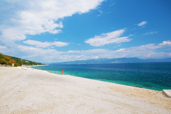 Beach nearby, sun-loungers, beach towels