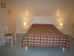 1 bedroom, iron/ironing board, free WiFi - IF Charming little Breton house (Scrignac)