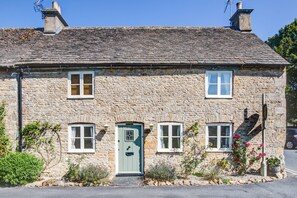 Exterior - Beautifully presented dog friendly holiday cottage in the Cotswolds with a courtyard garden - Heath (Stow-on-the-Wold)