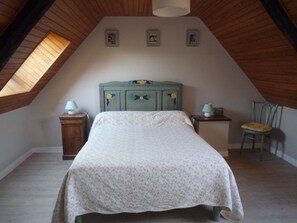 3 bedrooms, iron/ironing board, travel crib, WiFi