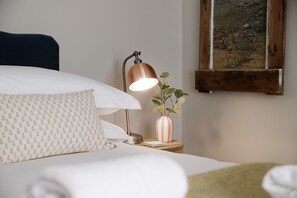 2 bedrooms, desk, iron/ironing board, travel crib