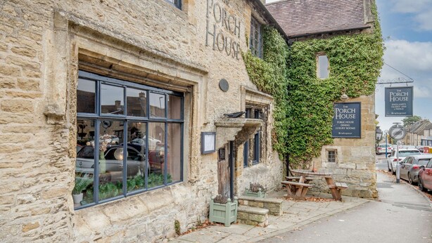 A stone building with a sign reading "The Porch House" and a sign for "Brakspear" in the background. - The Staircase -  luxury dog friendly home in Stow on the Wold (Stow-on-the-Wold)