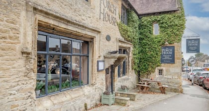 The Staircase - luxury dog friendly home in Stow on the Wold