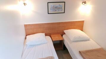 2 bedrooms, travel cot, free WiFi