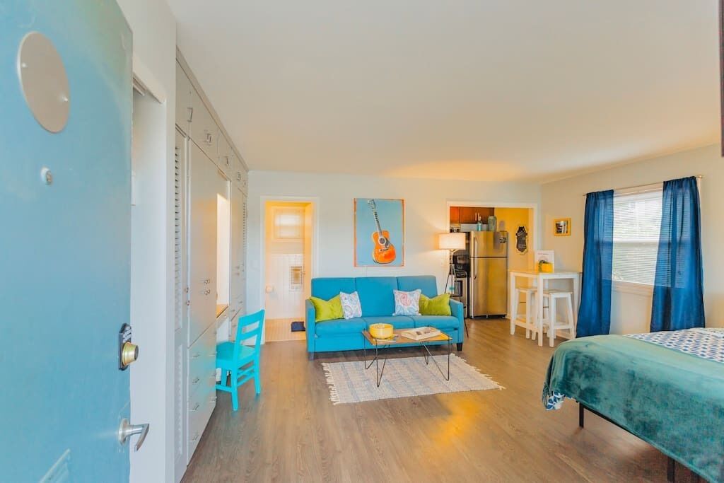 Hillview Studio - Seasonal Pool