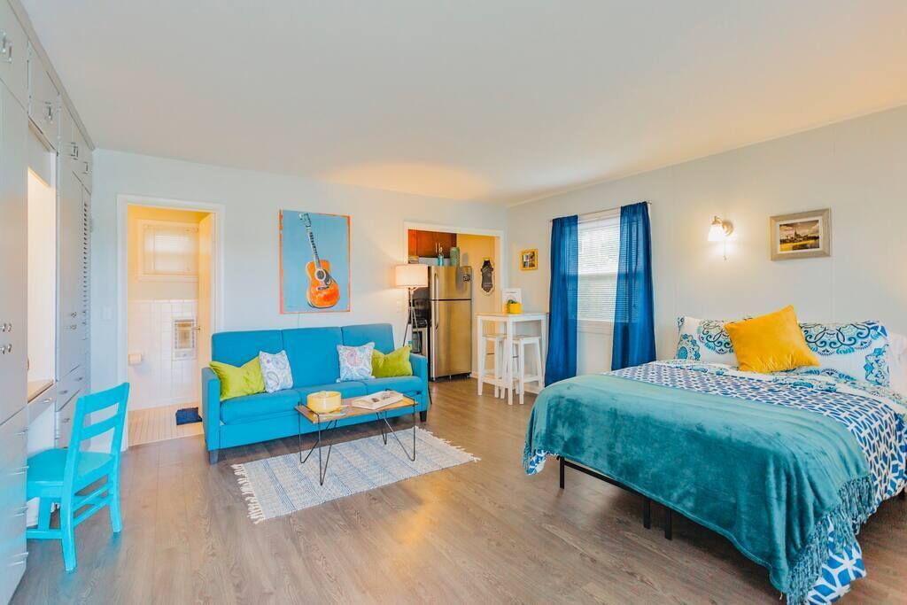 Hillview Studio - Seasonal Pool