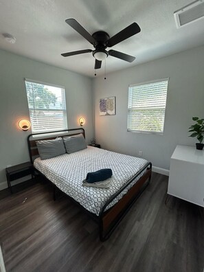 2 bedrooms, iron/ironing board, free WiFi, bed sheets