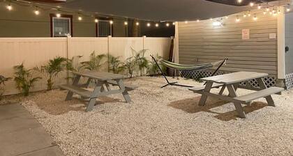 Serenity Bungalow Near Armature Works & Riverwalk