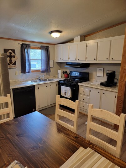 Whiskey Ridge Retreat a Cozy Pet and Family Friendly Getaway