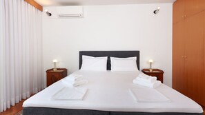 4 bedrooms, iron/ironing board, free WiFi