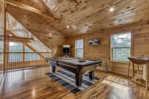 Games room - NEW Luxury Cabin w/ VIEWS! Hot Tub & Fire Pit (Sevierville)