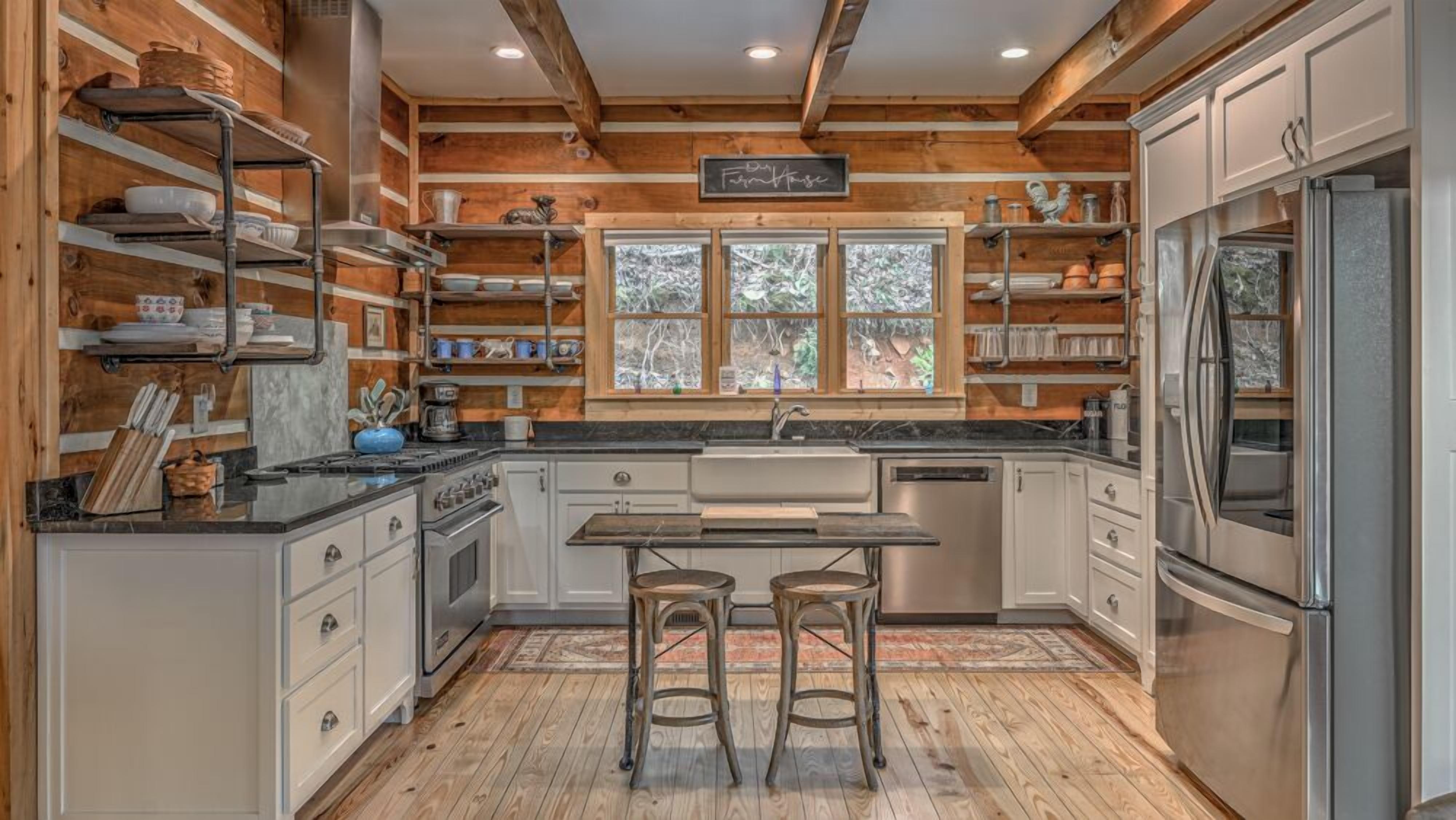 Mountain Serenity - Mountain Views | Hot Tub | Arcade | Foosball | EV charger